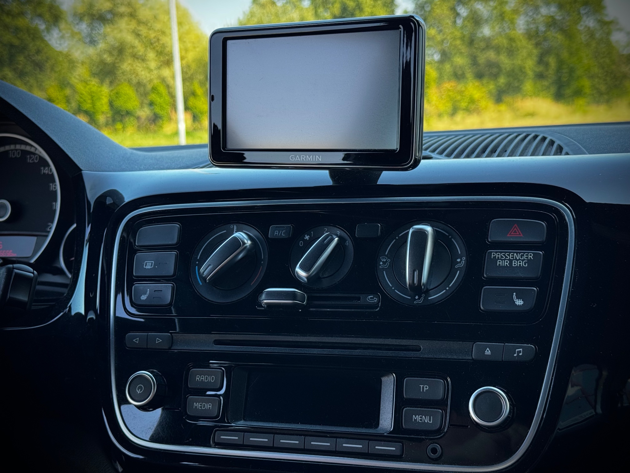 Volkswagen up! Club 1.0 MPI | 156 000 km | Srebrny | Alufelgi — zdjęcie 2