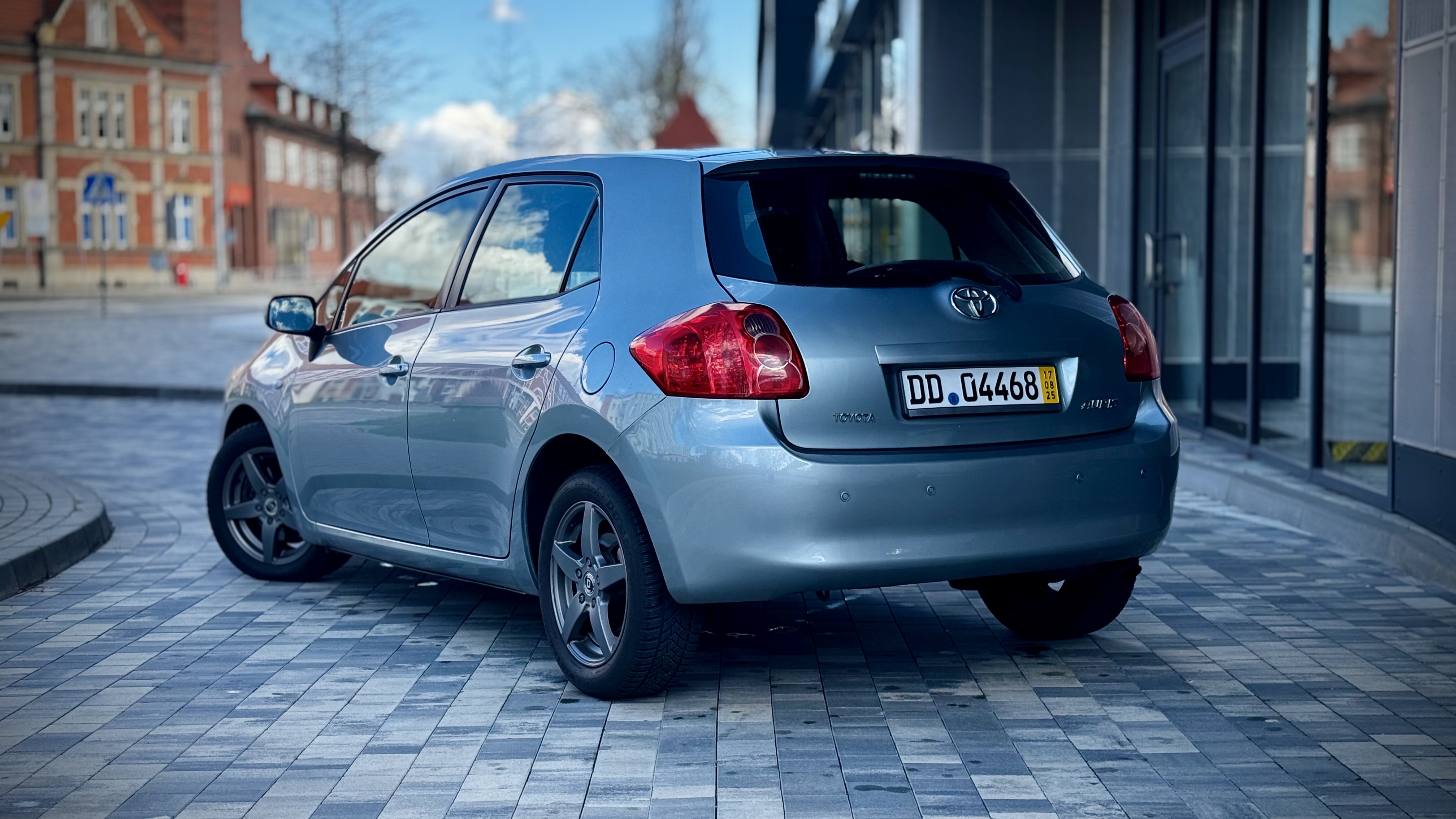 Toyota AURIS, Mega zadbana! Klimatyzacja! Zero rdzy! — zdjęcie 3