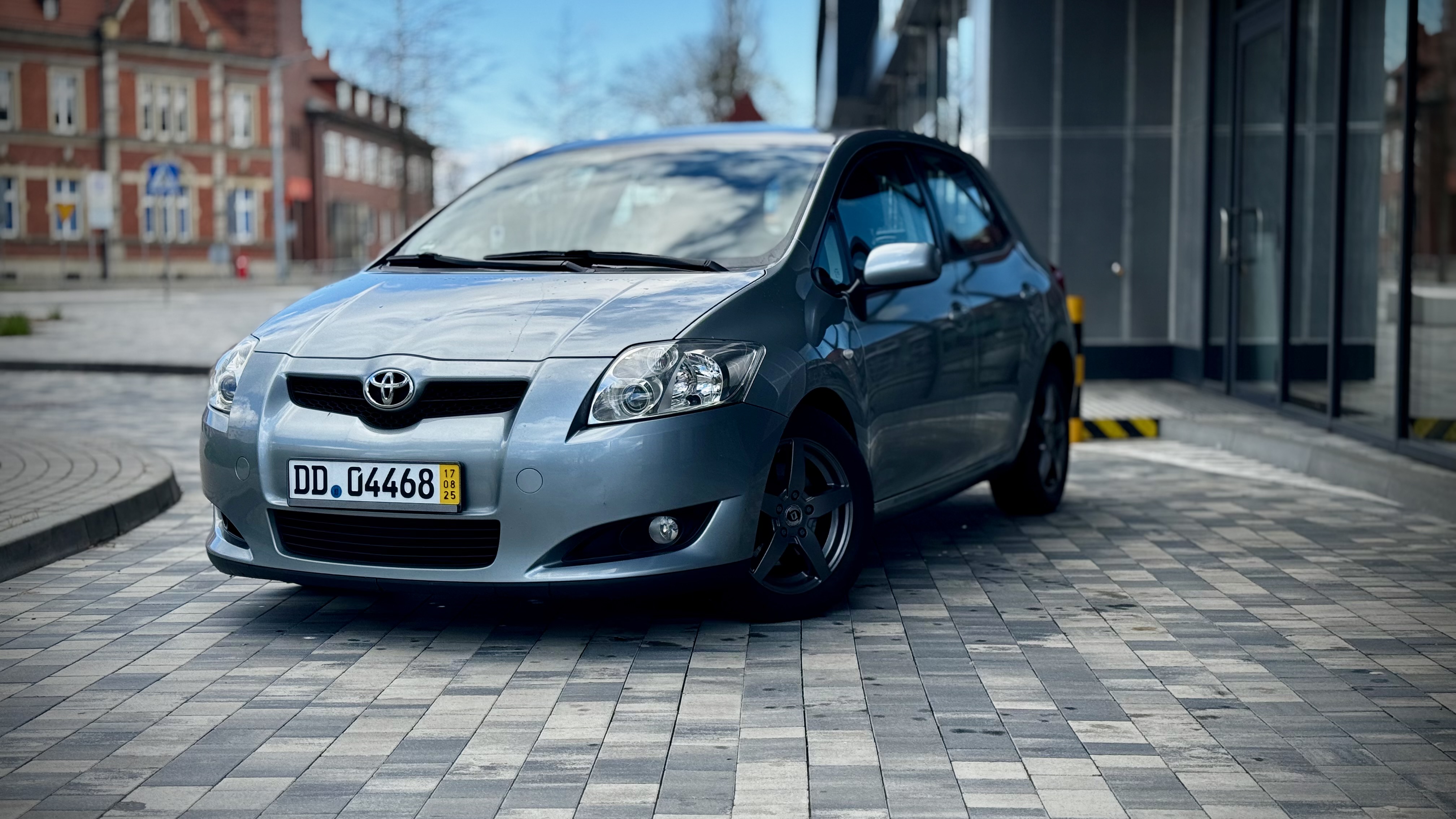 Toyota AURIS, Mega zadbana! Klimatyzacja! Zero rdzy! — zdjęcie 2
