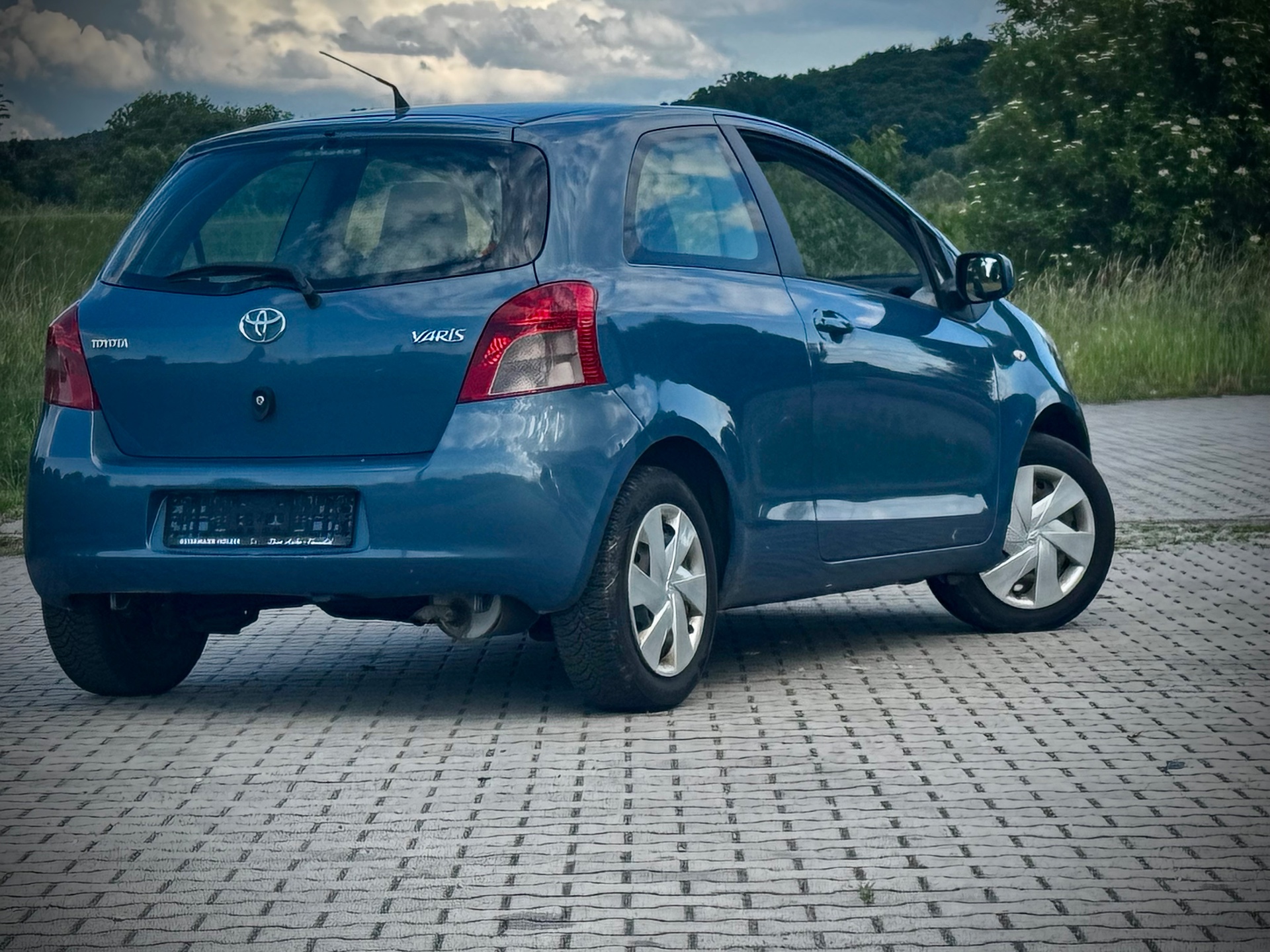 Toyota YARIS, zadbana! Klimatyzacja! — zdjęcie 8