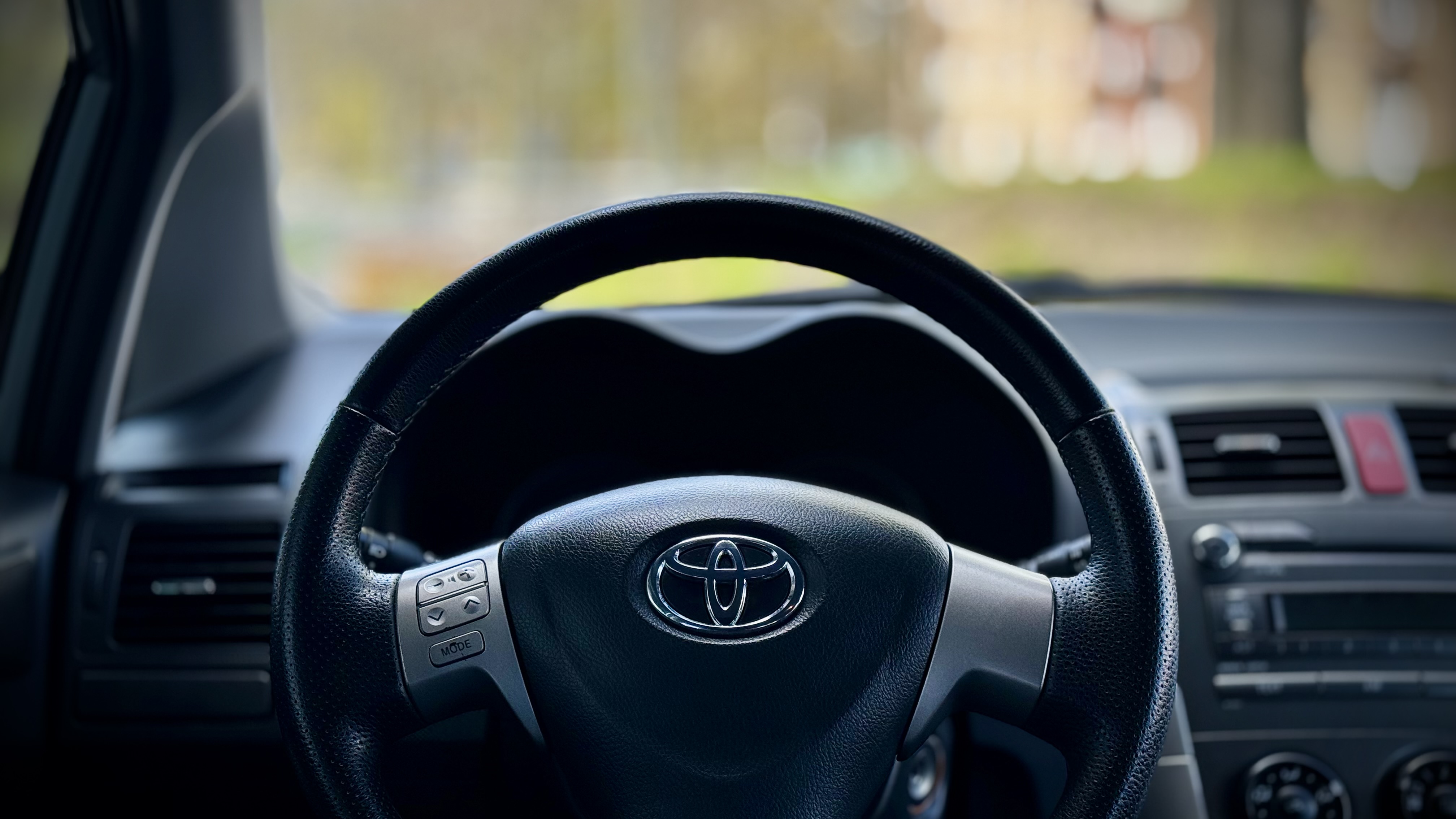 Toyota AURIS, Mega zadbana! Klimatyzacja! Zero rdzy! — zdjęcie 5