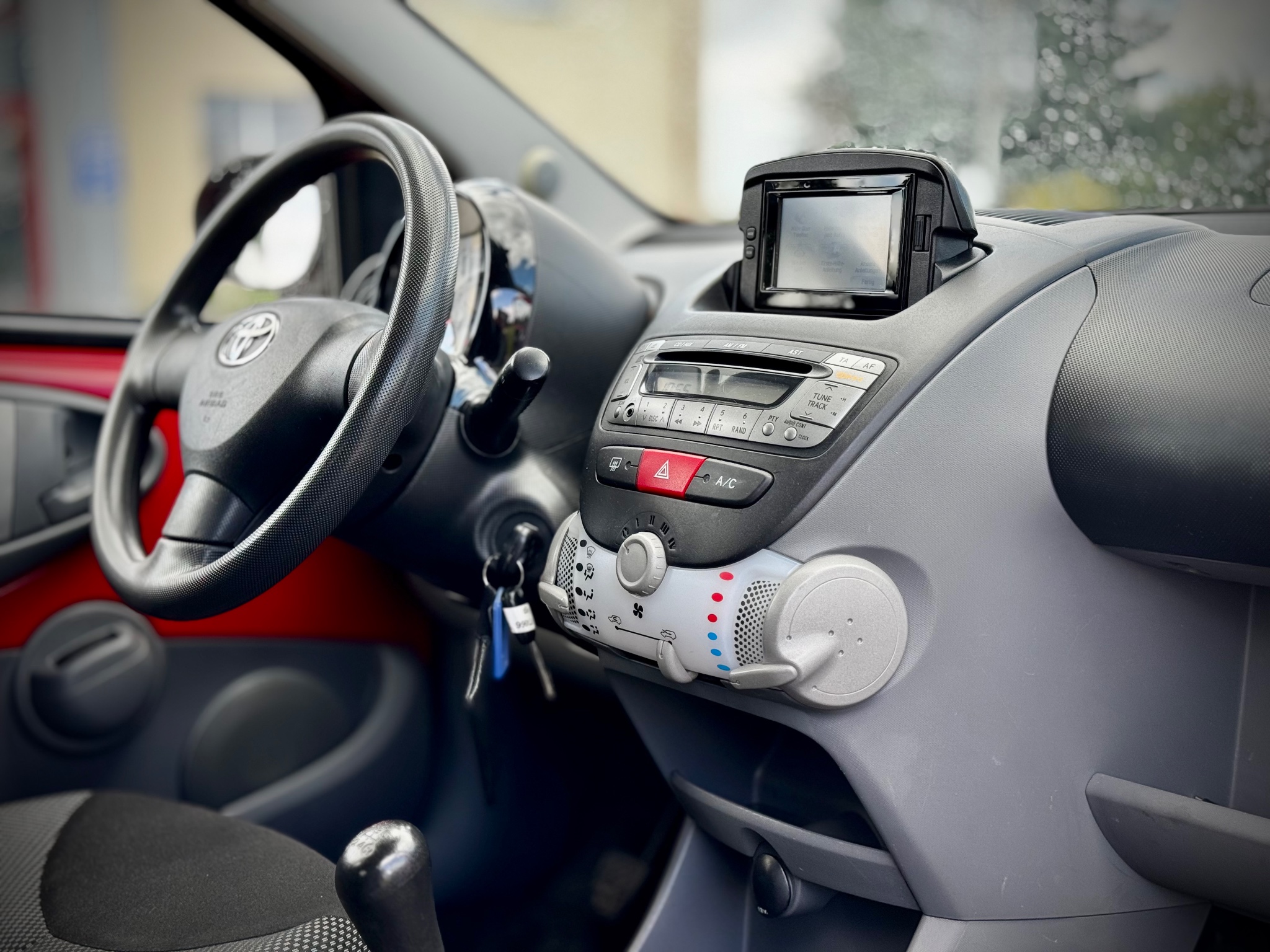 Toyota Aygo 1.0 68 KM | 156 000 km | ekonomiczne miejskie auto — zdjęcie 12
