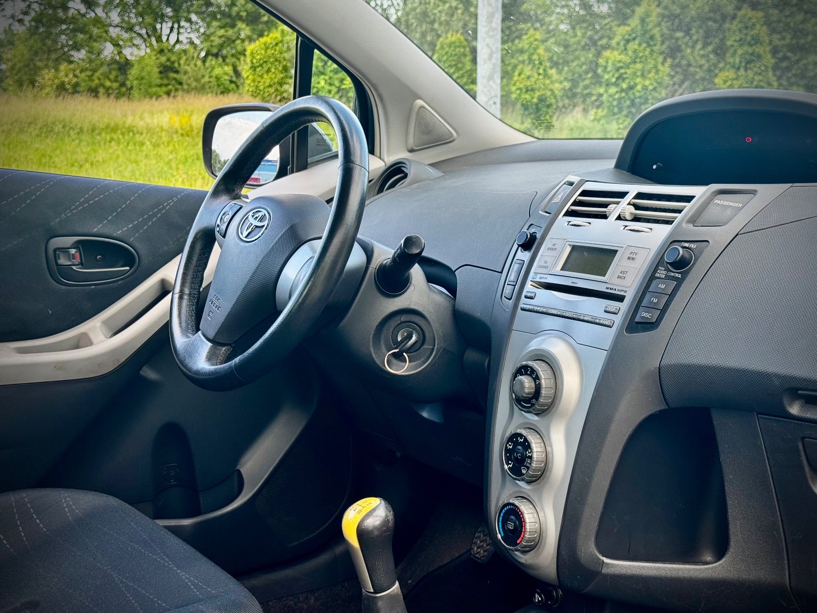 Toyota YARIS, zadbana! Klimatyzacja! — zdjęcie 10