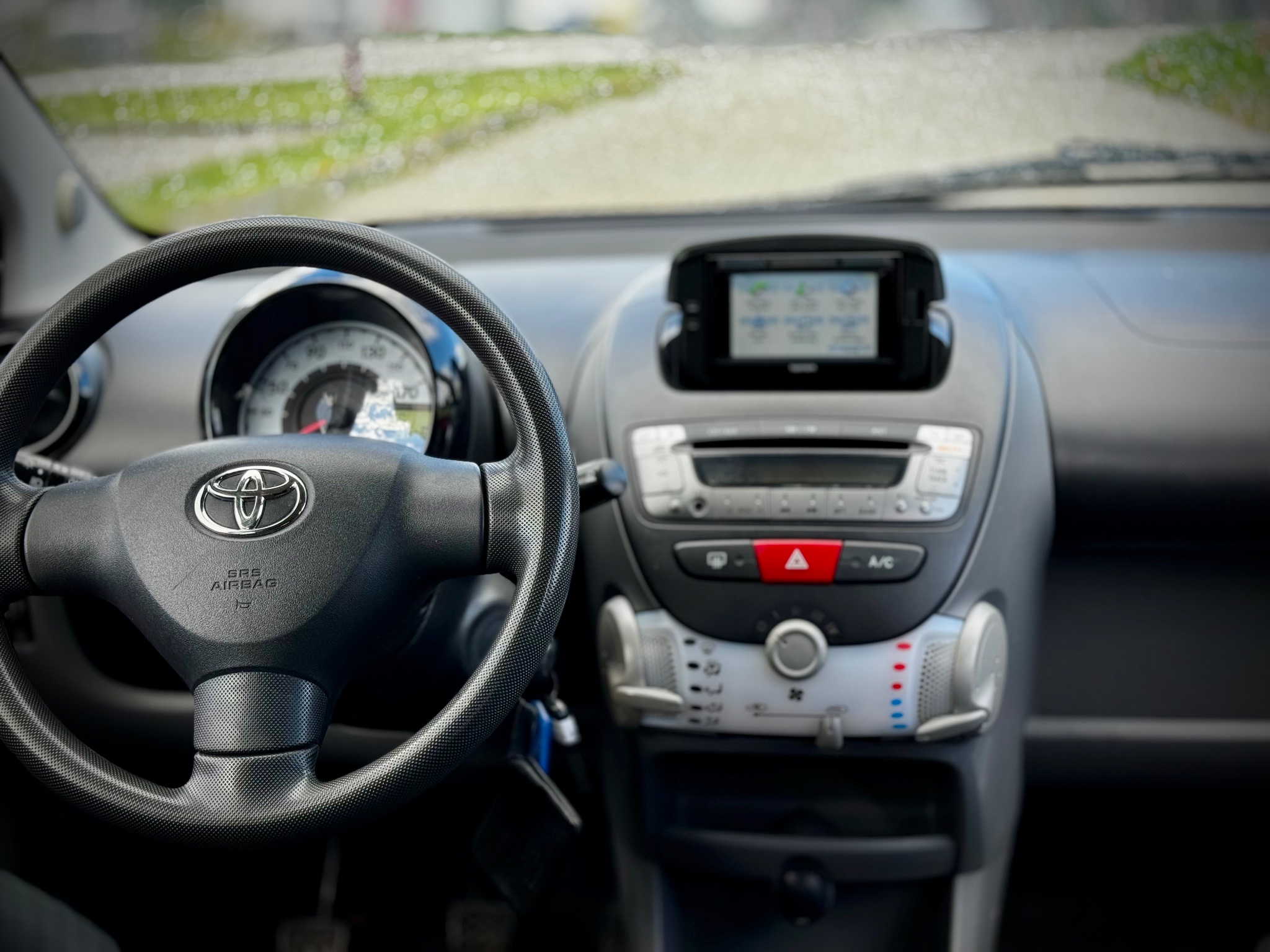 Toyota Aygo 1.0 68 KM | 156 000 km | ekonomiczne miejskie auto — zdjęcie 13
